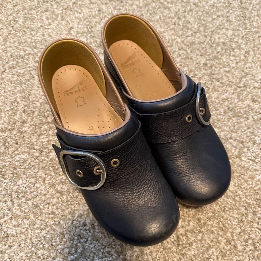 Dansko Pearson Black Tumbled Leather Buckle Clogs EU 42 US 11.5-12 comfort